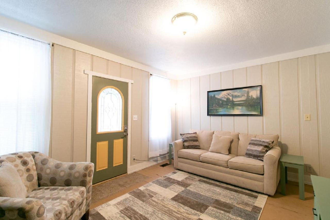 Downtown 2 Bedroom Cottage, Sleeps 6, Walking Distance To Honeywell, Downtown Restaurants, Shopping Wabash Exterior foto